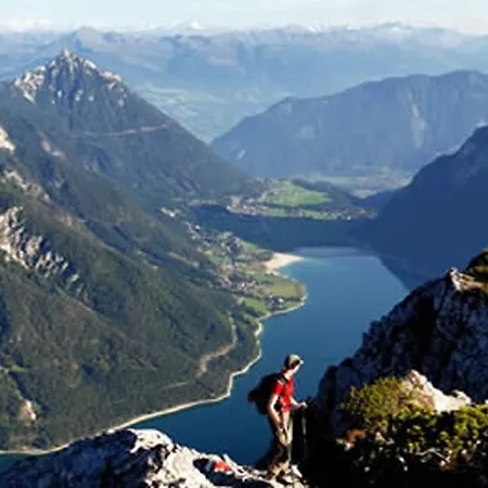 阿尔宾娜盖斯特豪斯酒店 *