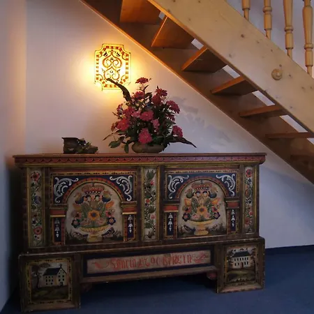 阿尔宾娜盖斯特豪斯酒店 *